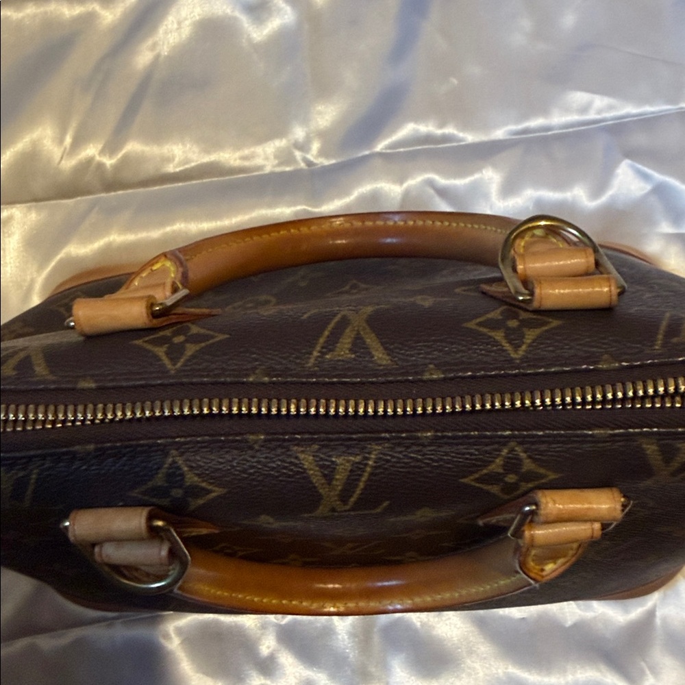 Louis Vuitton Alma Handbag Monogram Canvas 12 - Picture 10 of 12